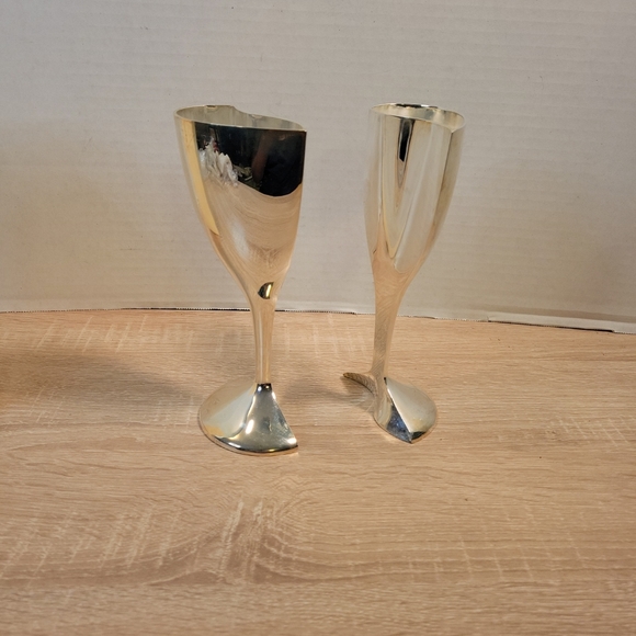 Lenox 'Wedding Promises' Silverplated Interlocking Heart Toasting Goblets - Picture 4 of 5